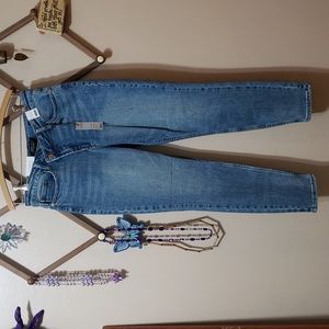Crossover High Waist Jeans